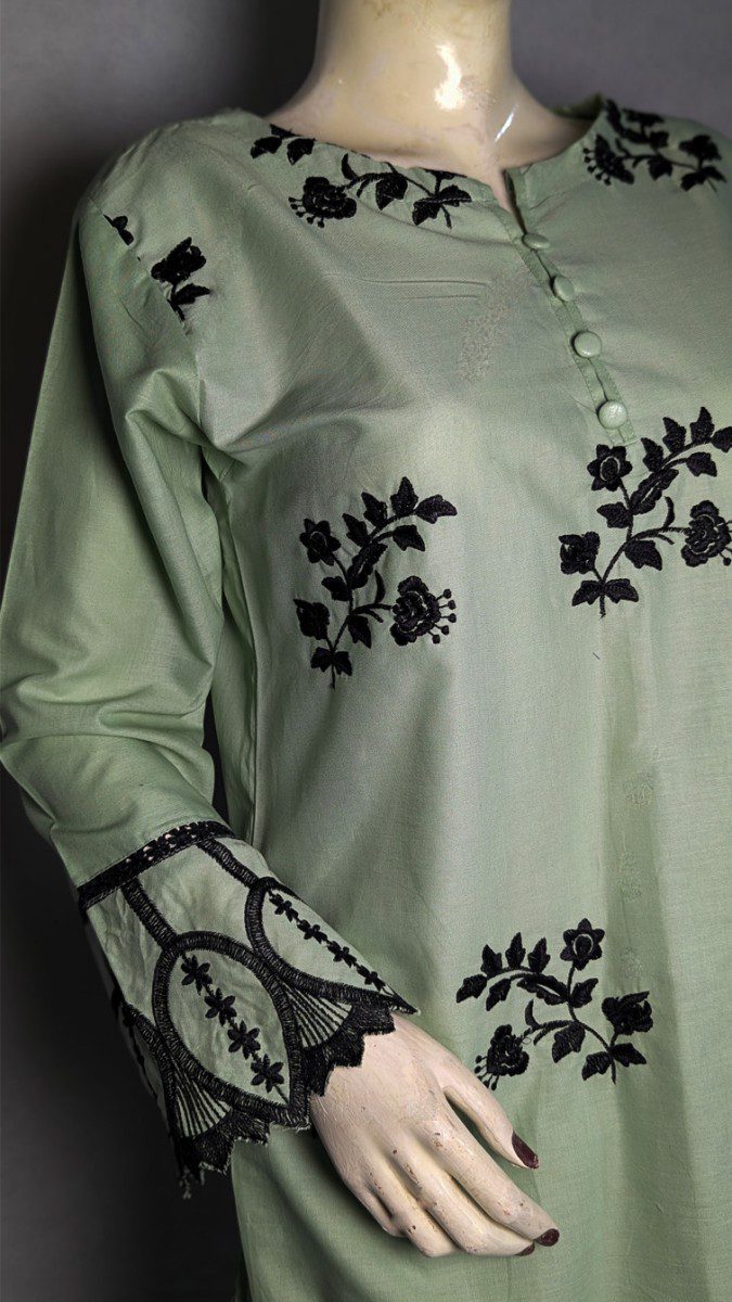 Florielle – 2-Piece Cotton Co-Ord | Delicate Floral Embroidery in a Soft Blush Hue”