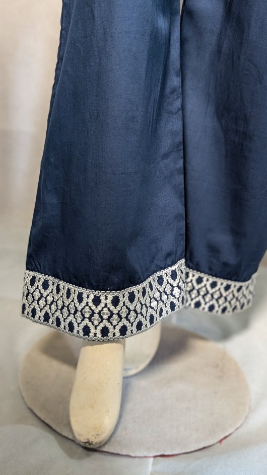 Jhalak – A timeless blend of grace, thread, and tradition.