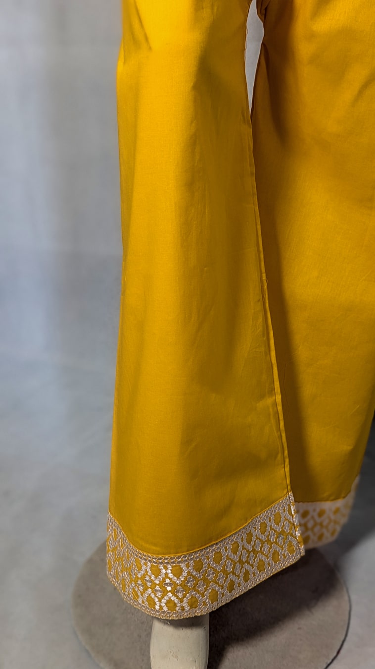 Jhalak – A timeless blend of grace, thread, and tradition.