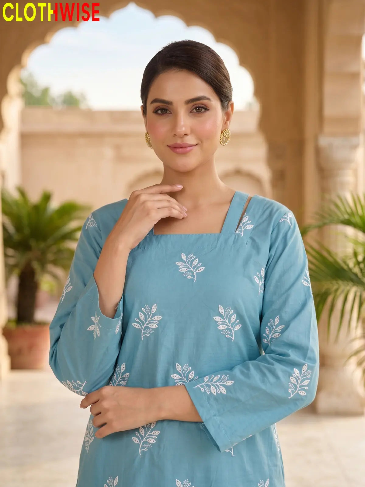Hoor Aqua embroidery close up - CLOTHWISE