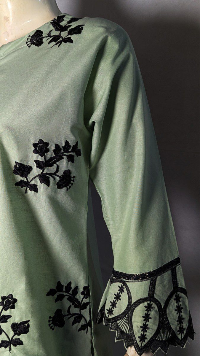 Florielle – 2-Piece Cotton Co-Ord | Delicate Floral Embroidery in a Soft Blush Hue”