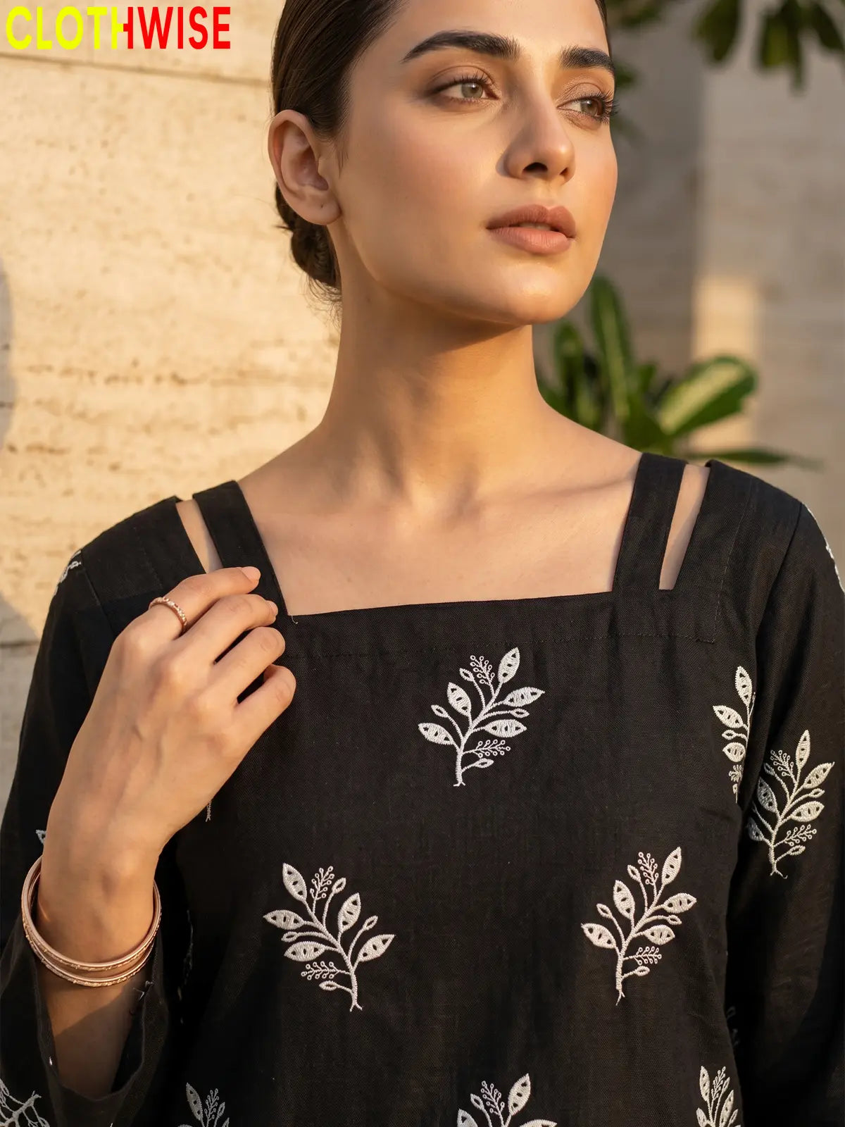 Hoor Black embroidery close up - CLOTHWISE