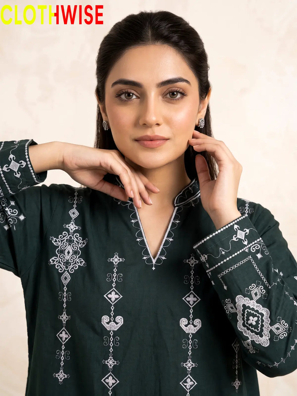 Taana Baana Bottle Green Suit – Embroidered Sleeves Closeup