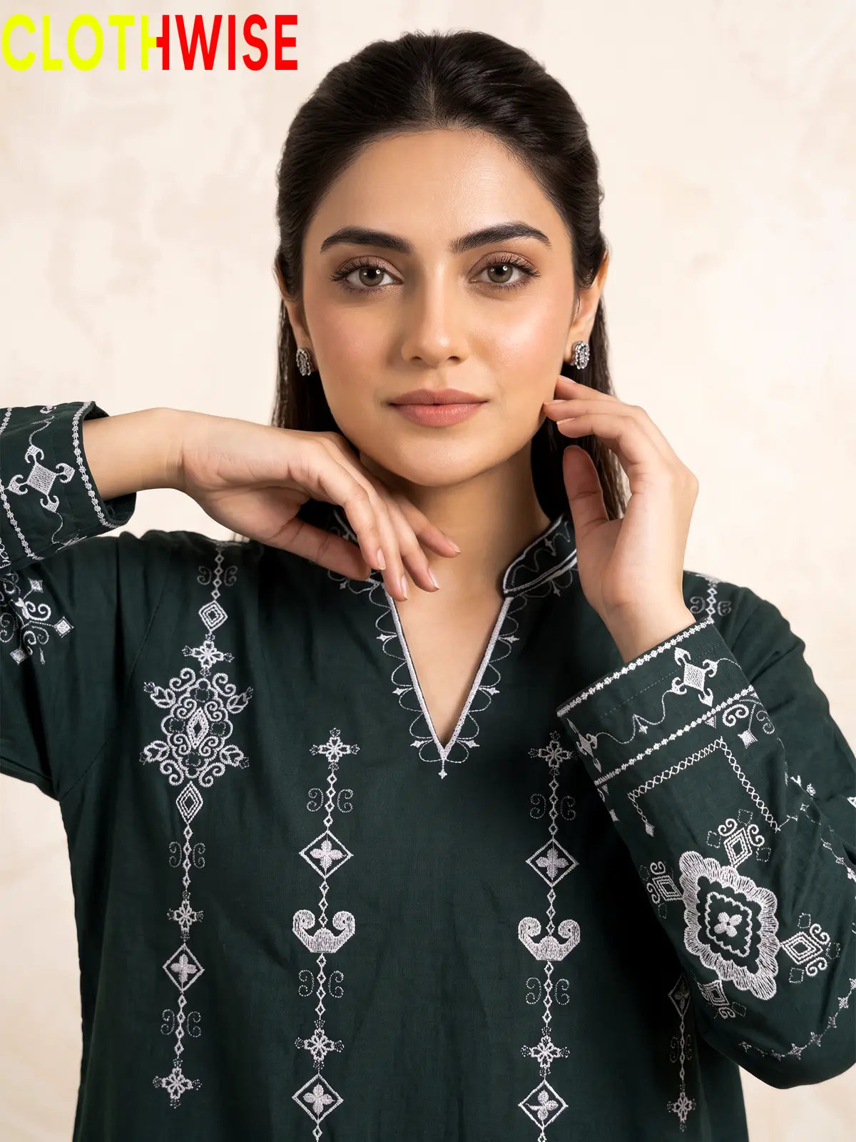 Taana Baana Bottle Green Suit – Embroidered Sleeves Closeup