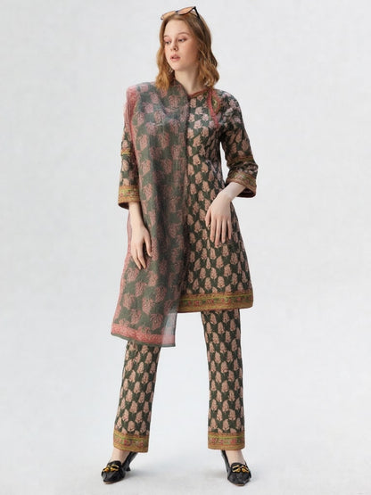 Noor-e-Nawazish – 3 Piece Embroidered Lawn Suit with Embroidered Shirt & Trouser