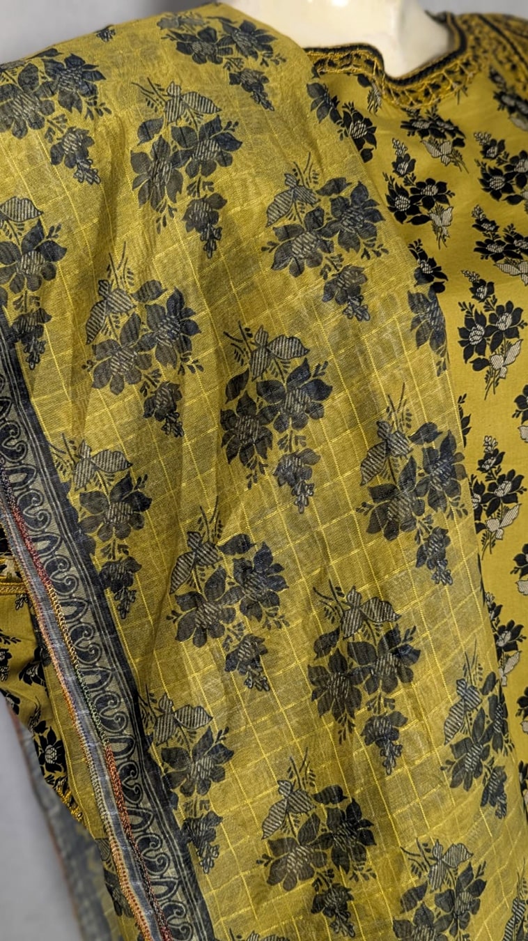 Noor-e-Nawazish – 3 Piece Embroidered Lawn Suit with Embroidered Shirt & Trouser