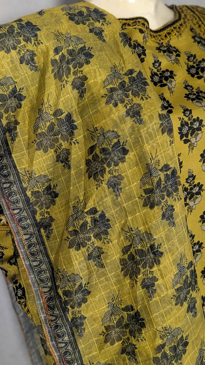 Noor-e-Nawazish – 3 Piece Embroidered Lawn Suit with Embroidered Shirt & Trouser