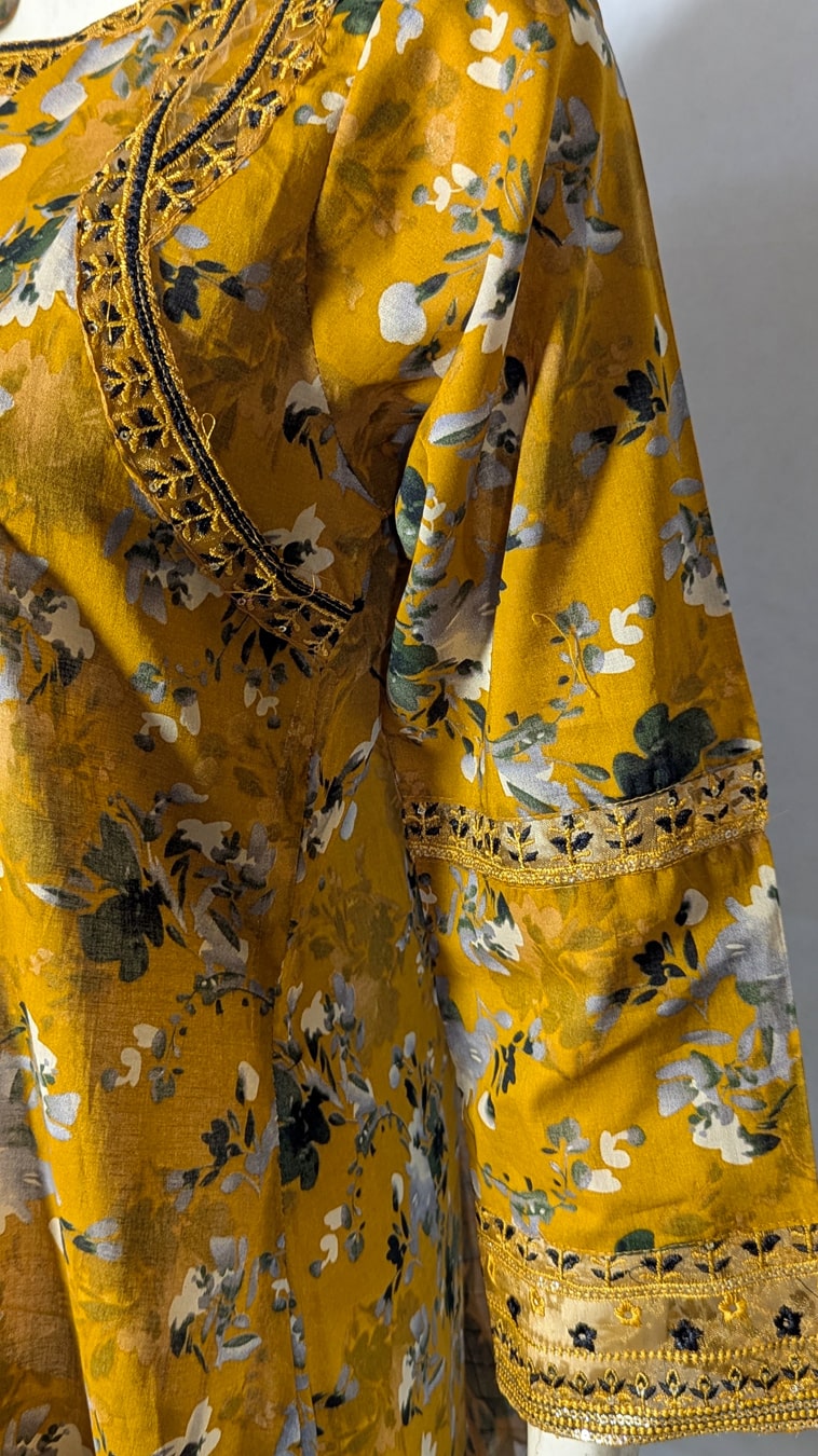 Noor-e-Nawazish – 3 Piece Embroidered Lawn Suit with Embroidered Shirt & Trouser