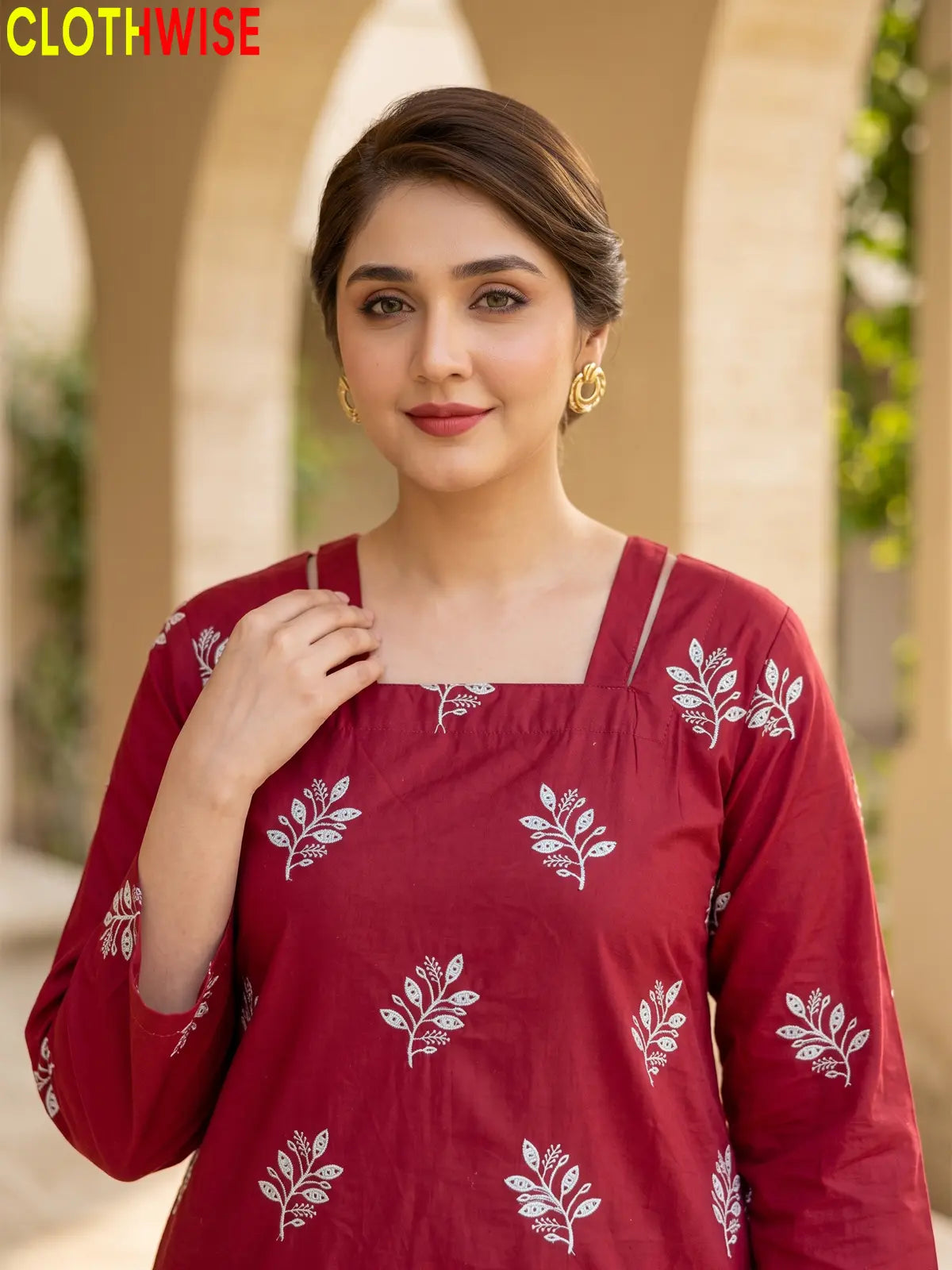 Hoor Maroon embroidery close up - CLOTHWISE