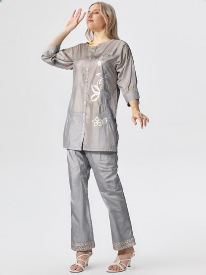 Jhalak – A timeless blend of grace, thread, and tradition.