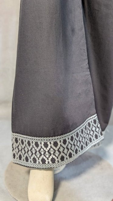Jhalak – A timeless blend of grace, thread, and tradition.