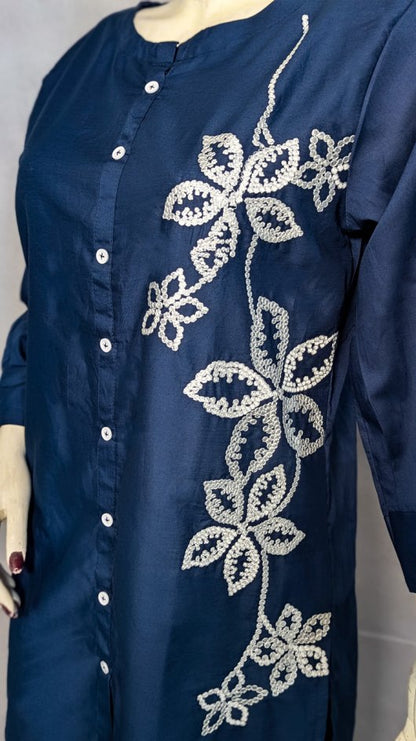 Jhalak – A timeless blend of grace, thread, and tradition.