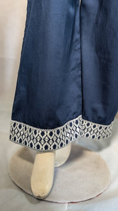 Jhalak – A timeless blend of grace, thread, and tradition.