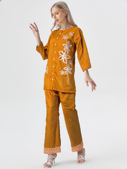 Jhalak – A timeless blend of grace, thread, and tradition.