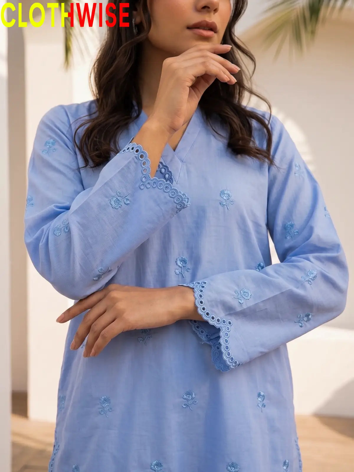 Mehr Periwinkle embroidered 2-piece cotton suit - embroidery closeup