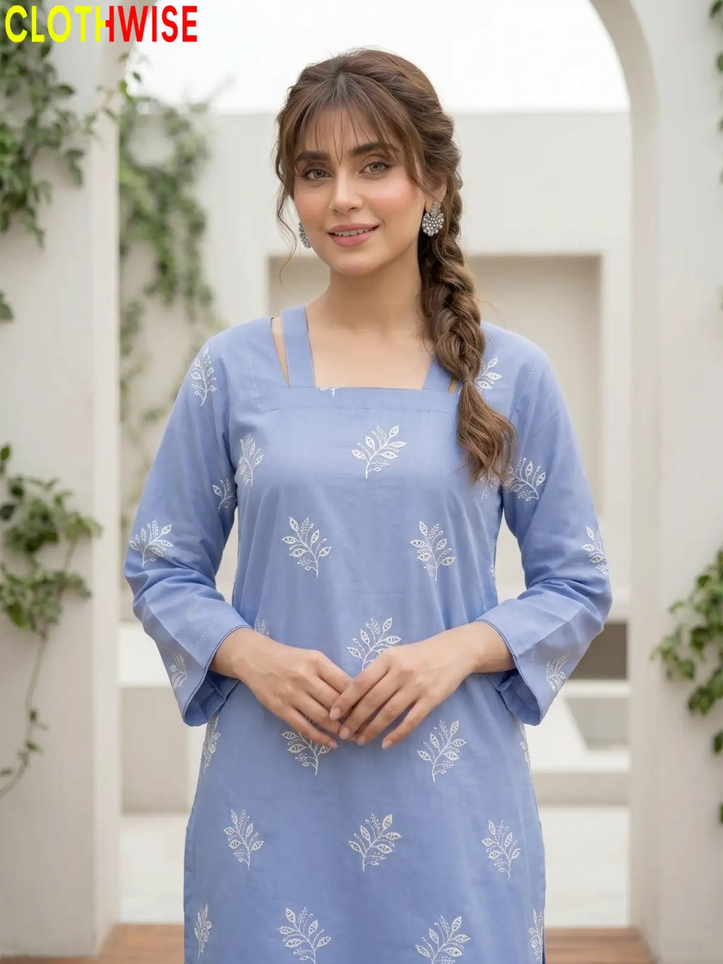 Hoor Periwinkle embroidery close up - CLOTHWISE