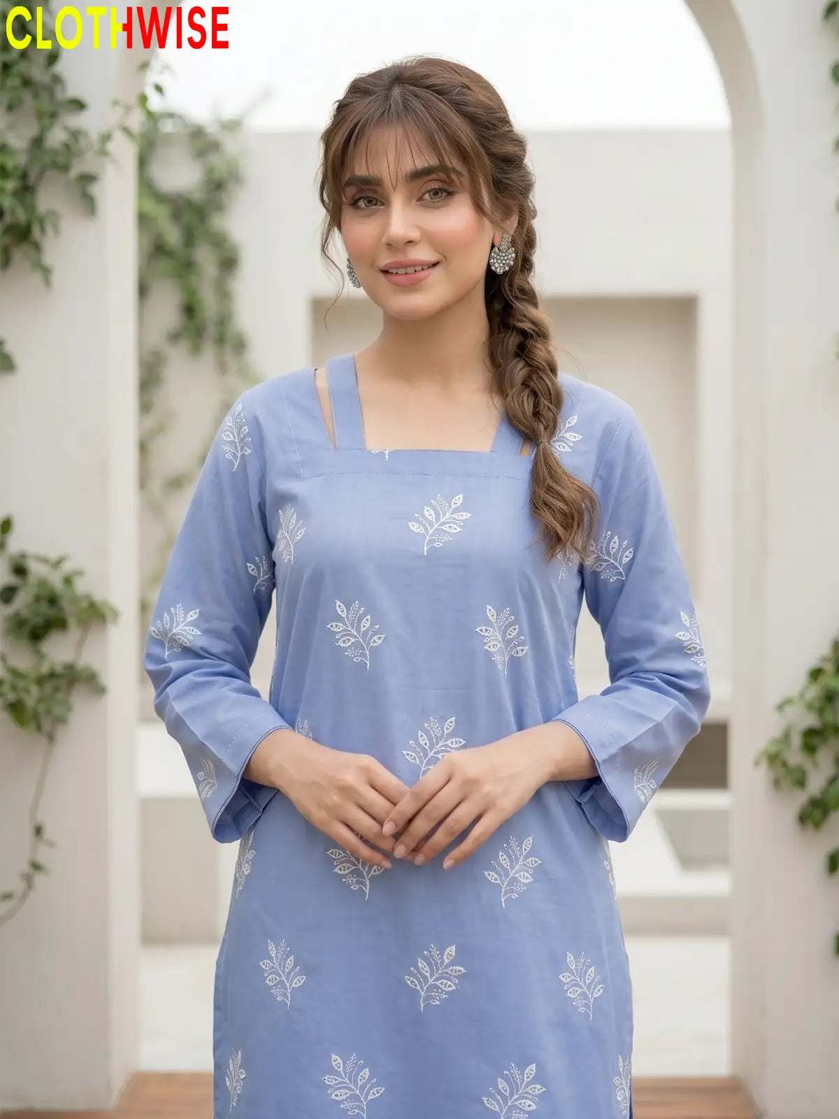 Hoor Periwinkle embroidery close up - CLOTHWISE