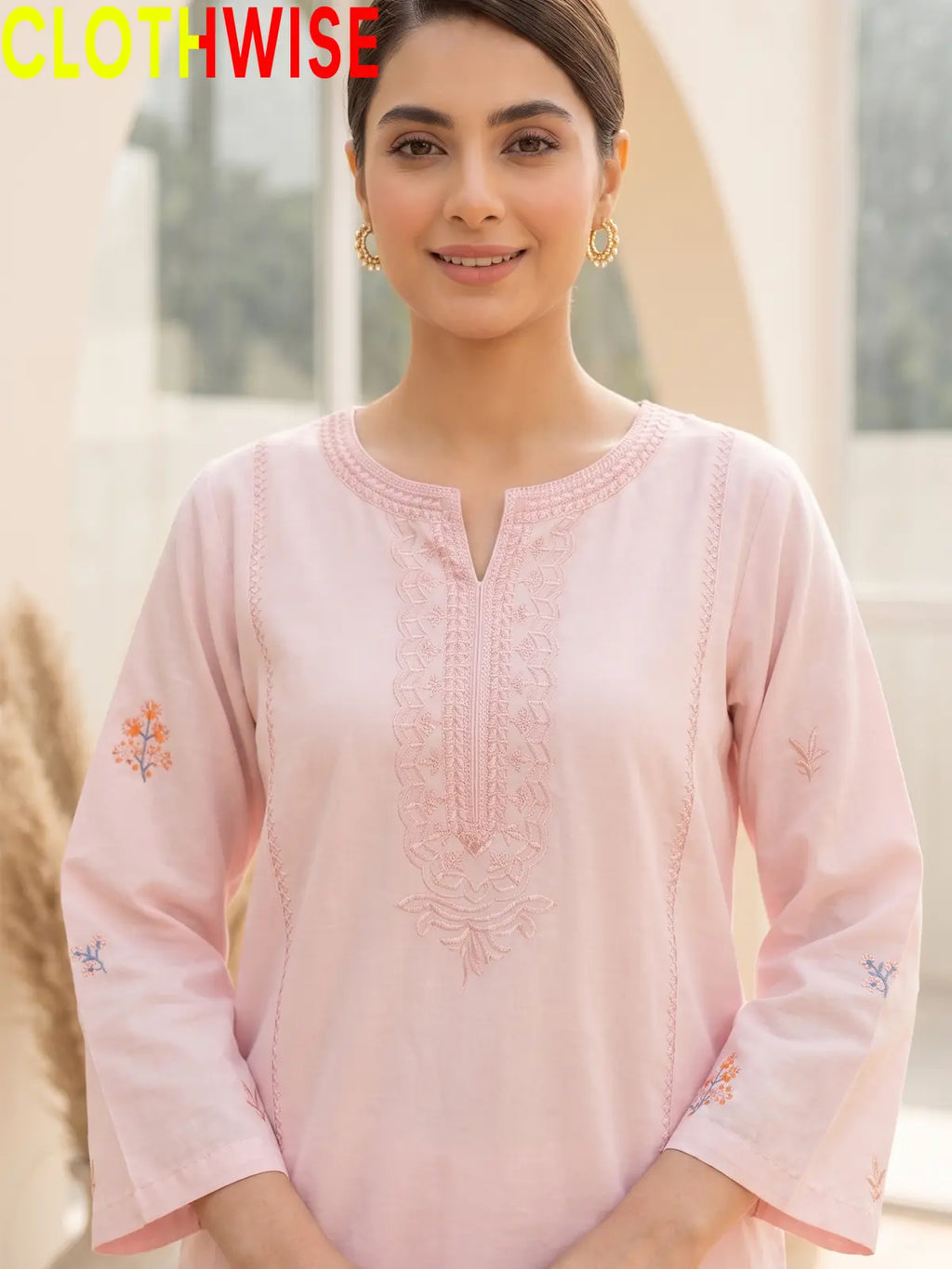 Anaya Pink 2-piece embroidered cotton suit - close-up of neckline embroidery